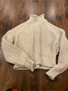 Chunky knit turtleneck sweater cropped